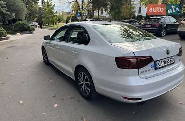 Седан Volkswagen Jetta 2016 в 