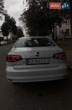 Седан Volkswagen Jetta 2016 в 