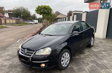 Седан Volkswagen Jetta 2008 в  фото 3 Седан Volkswagen Jetta 2008 в