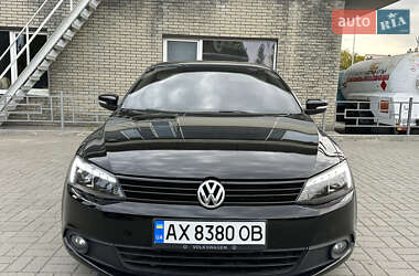 Седан Volkswagen Jetta 2013 в 