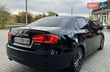 Седан Volkswagen Jetta 2013 в 