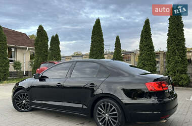 Седан Volkswagen Jetta 2013 в 