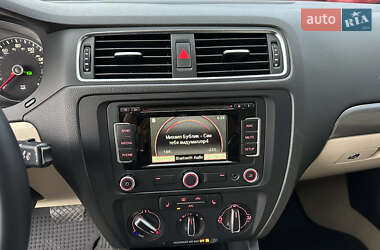 Седан Volkswagen Jetta 2013 в 