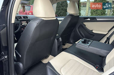 Седан Volkswagen Jetta 2013 в 