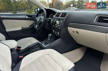 Седан Volkswagen Jetta 2013 в 