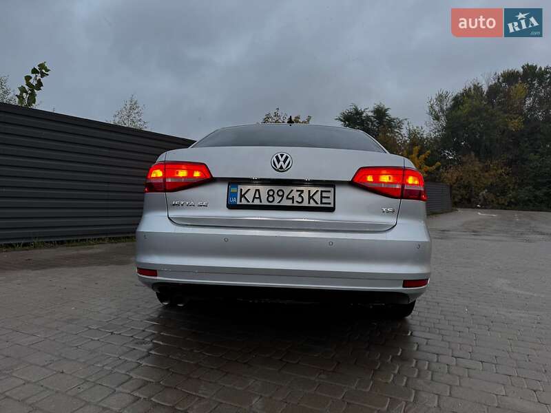 Седан Volkswagen Jetta 2015 в Киеве