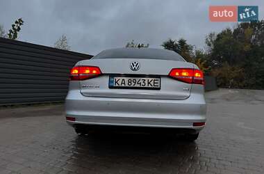 Седан Volkswagen Jetta 2015 в 