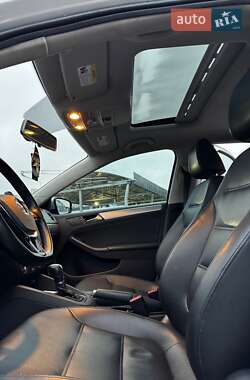 Седан Volkswagen Jetta 2015 в 