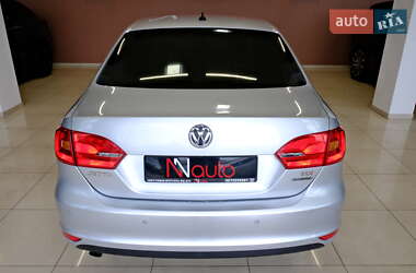 Седан Volkswagen Jetta 2013 в 