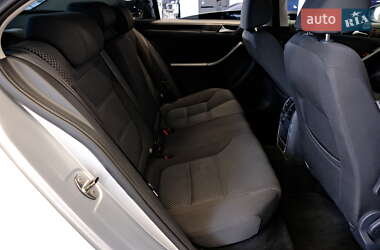 Седан Volkswagen Jetta 2013 в 