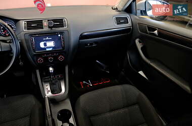 Седан Volkswagen Jetta 2013 в 