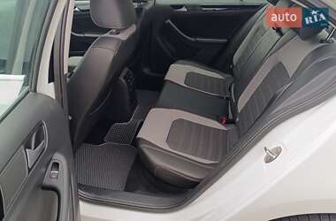 Седан Volkswagen Jetta 2016 в 