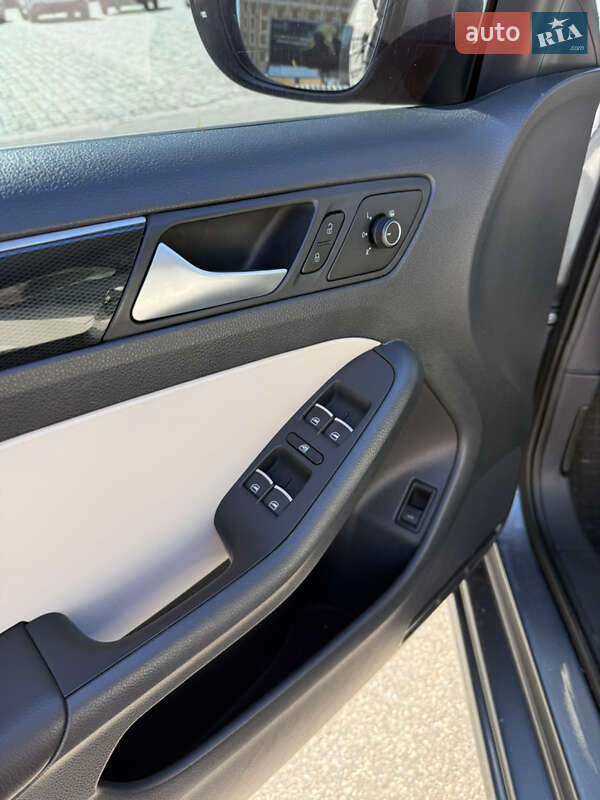 Седан Volkswagen Jetta 2016 в Харкові фото 13 Седан Volkswagen Jetta 2016 в Харкові