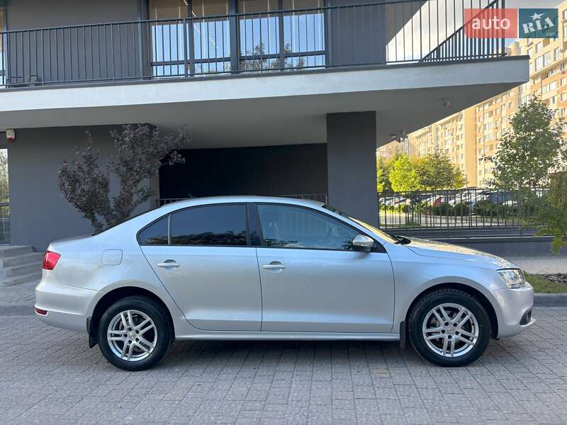 Седан Volkswagen Jetta 2012 в Львове