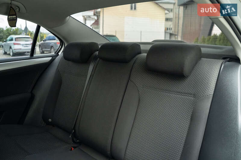 Седан Volkswagen Jetta 2012 в Черновцах фото 31 Седан Volkswagen Jetta 2012 в Черновцах