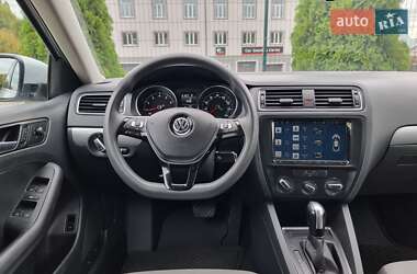 Седан Volkswagen Jetta 2017 в 