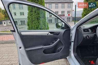 Седан Volkswagen Jetta 2017 в 