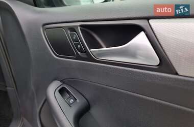 Седан Volkswagen Jetta 2017 в 