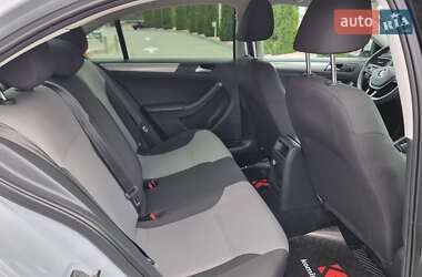Седан Volkswagen Jetta 2017 в 
