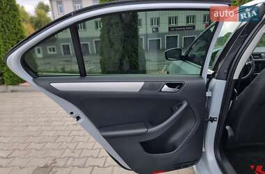 Седан Volkswagen Jetta 2017 в 