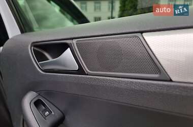 Седан Volkswagen Jetta 2017 в 