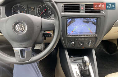 Седан Volkswagen Jetta 2014 в 