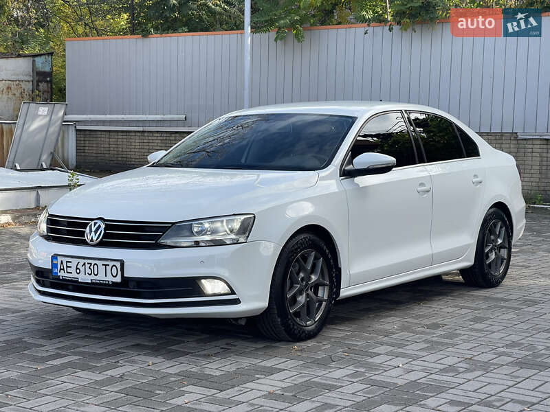 Седан Volkswagen Jetta 2016 в Днепре