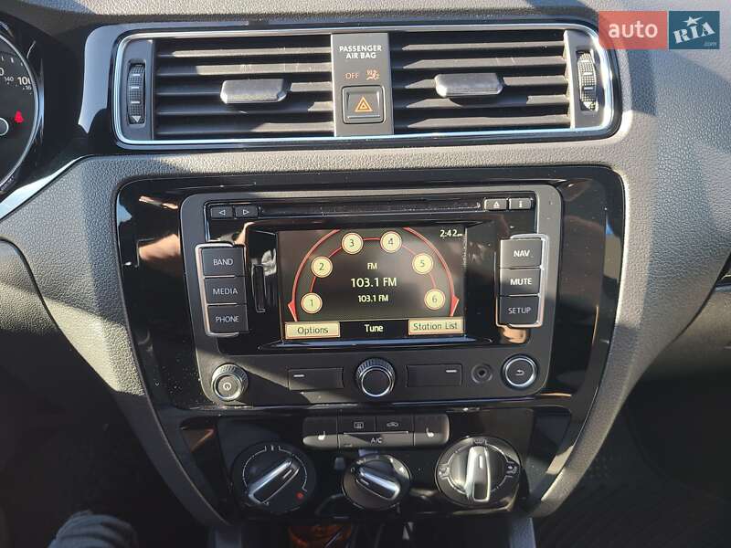 Седан Volkswagen Jetta 2015 в Києві фото 32 Седан Volkswagen Jetta 2015 в Києві