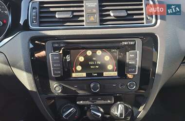 Седан Volkswagen Jetta 2015 в 
