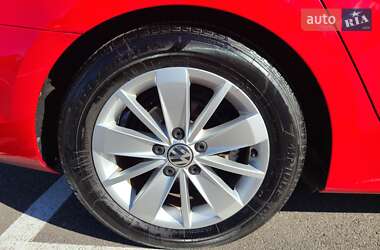 Седан Volkswagen Jetta 2015 в 