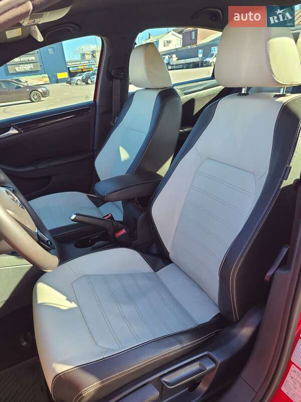 Седан Volkswagen Jetta 2015 в Києві фото 35 Седан Volkswagen Jetta 2015 в Києві