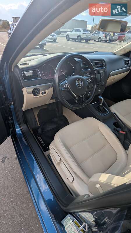 Седан Volkswagen Jetta 2016 в Кропивницком