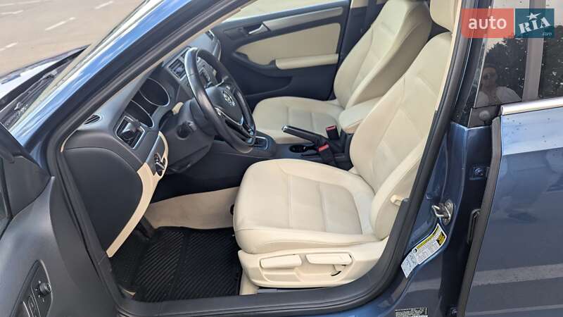Седан Volkswagen Jetta 2016 в Кропивницком