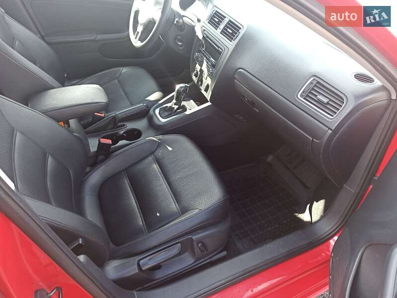 Седан Volkswagen Jetta 2014 в Києві