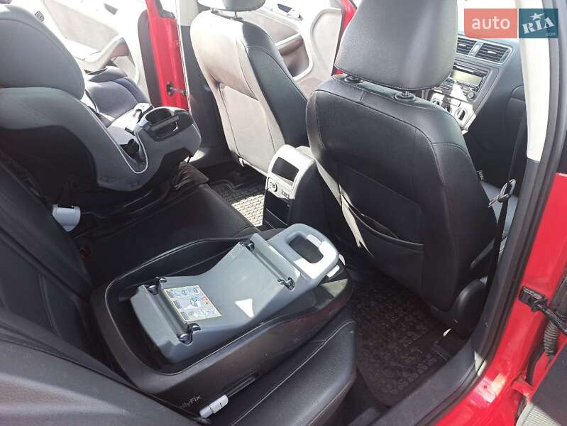 Седан Volkswagen Jetta 2014 в Києві