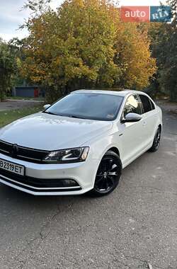 Седан Volkswagen Jetta 2015 в Києві