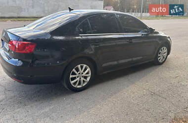 Седан Volkswagen Jetta 2013 в 