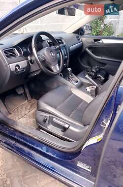 Седан Volkswagen Jetta 2013 в 