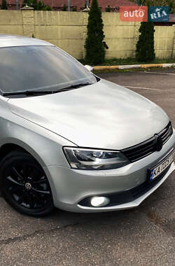 Седан Volkswagen Jetta 2012 в 