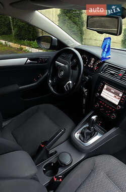 Седан Volkswagen Jetta 2012 в 