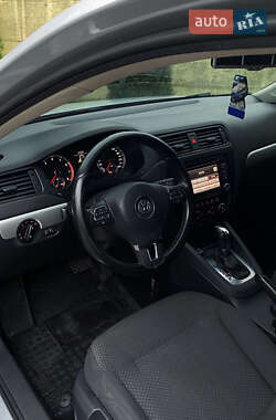 Седан Volkswagen Jetta 2012 в 