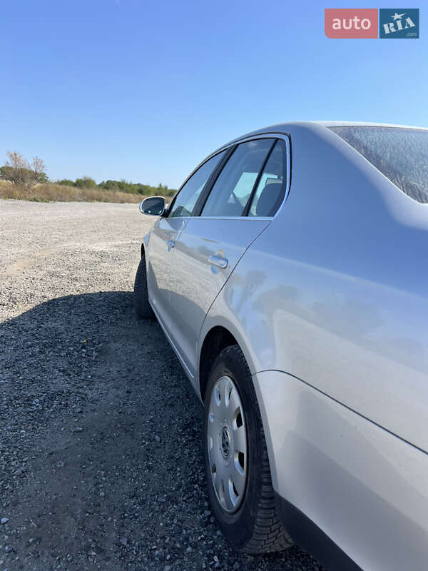 Седан Volkswagen Jetta 2008 в Борщеве