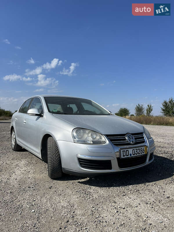 Седан Volkswagen Jetta 2008 в Борщеве