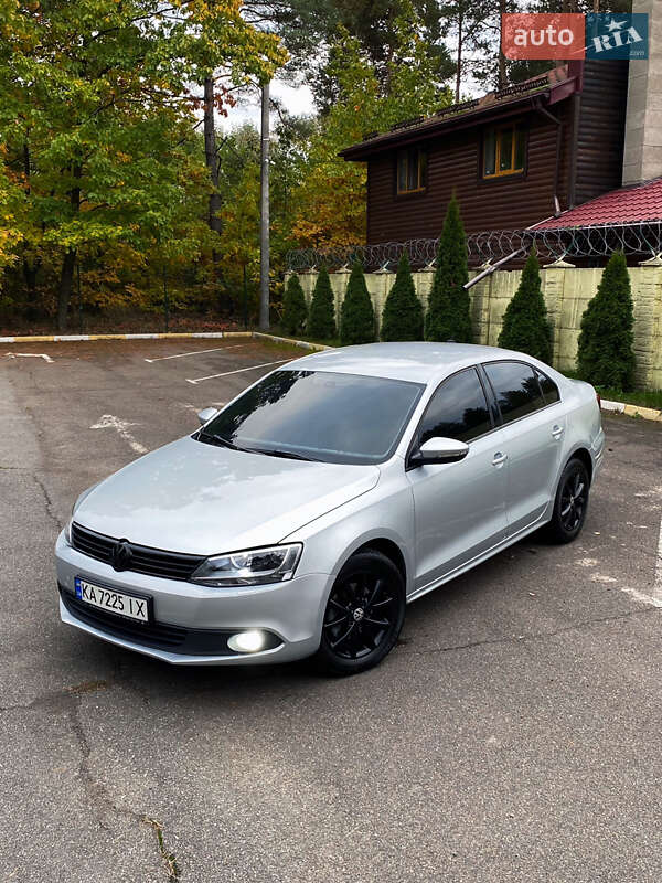 Седан Volkswagen Jetta 2012 в 