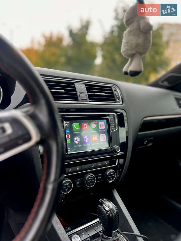 Седан Volkswagen Jetta 2016 в Києві