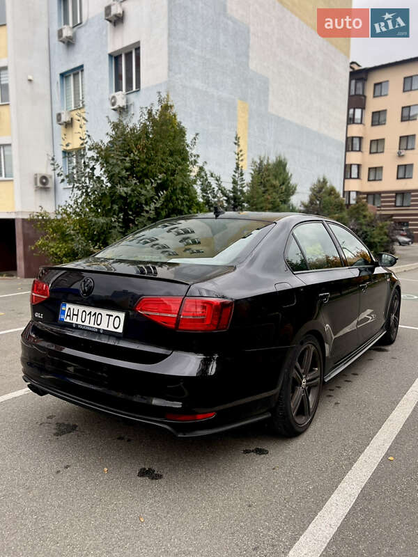Седан Volkswagen Jetta 2016 в Києві