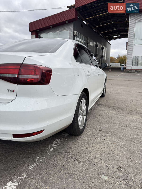 Седан Volkswagen Jetta 2016 в Харькове