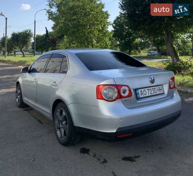 Седан Volkswagen Jetta 2005 в Мукачево