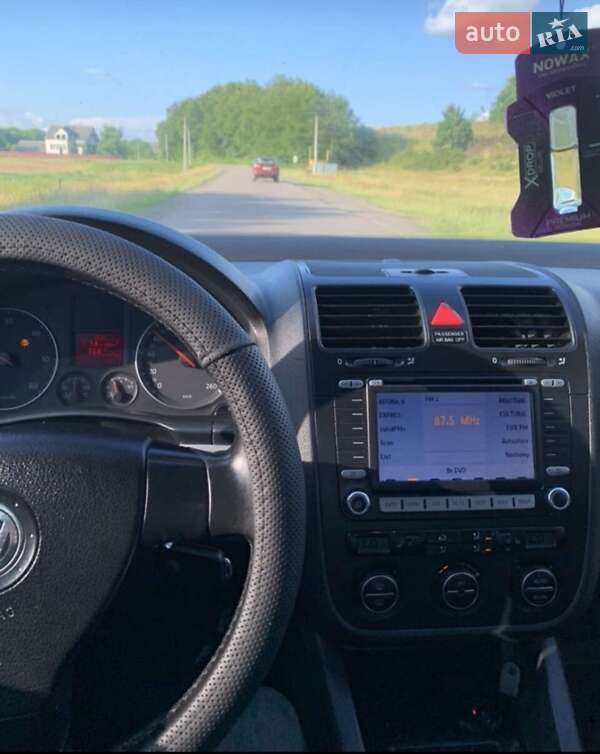 Седан Volkswagen Jetta 2005 в Мукачево