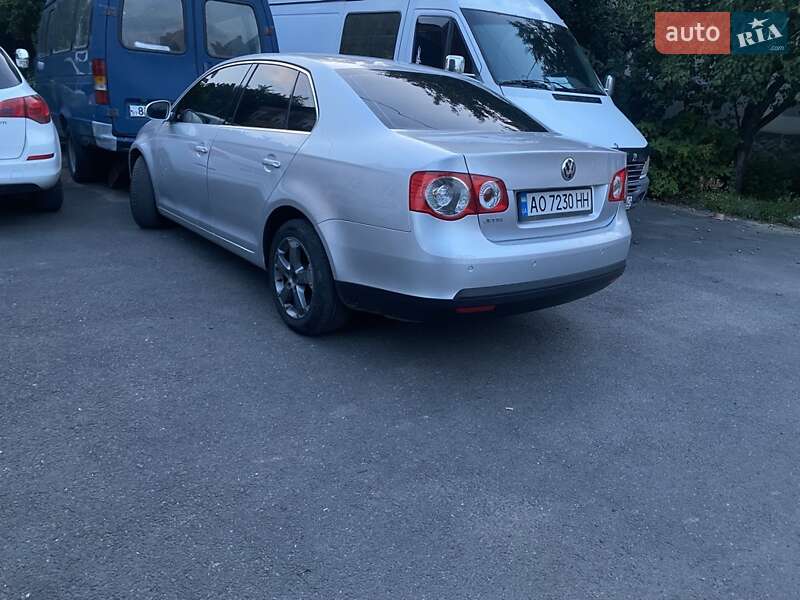Седан Volkswagen Jetta 2005 в Мукачево